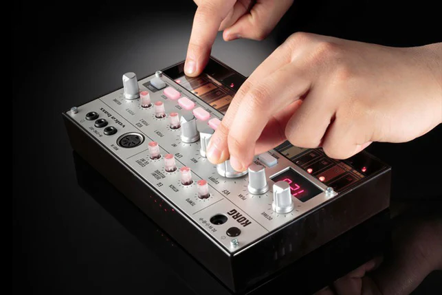 SINTETIZADOR ANALOGO VOLCA BASS