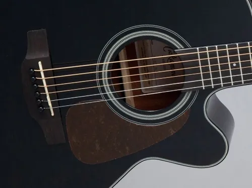 Guitarra electroacústica Takamine GN15CE‑BLK con corte y preamp TP‑4T 