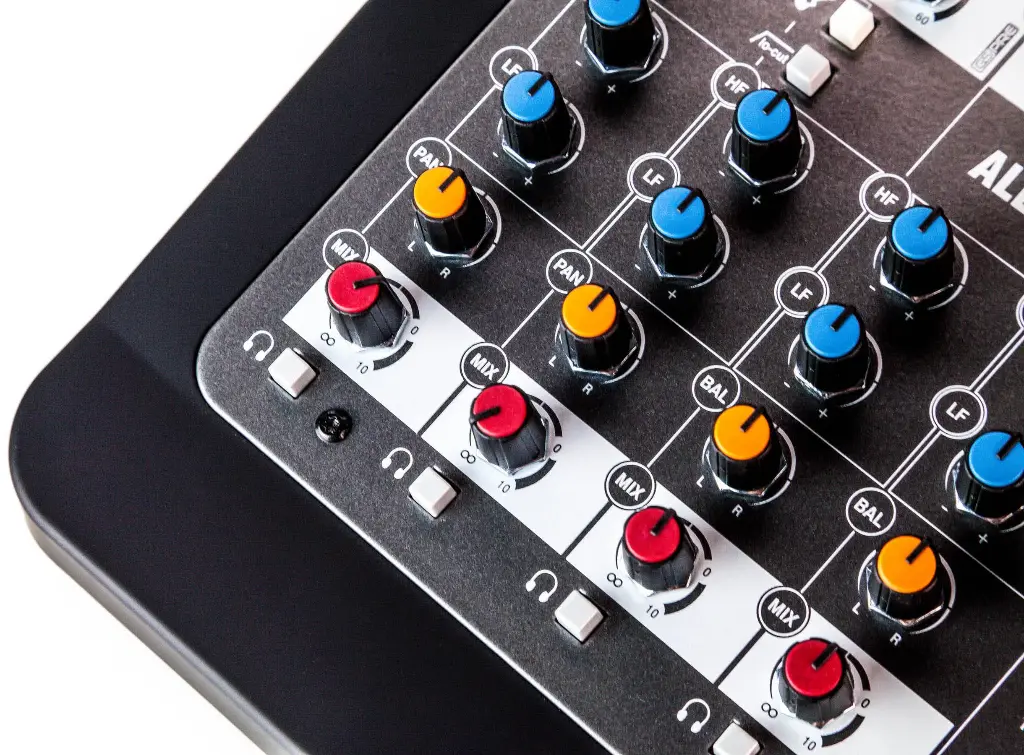 MEZCLADORA DE AUDIO ALLEN & HEATH ZED-6 