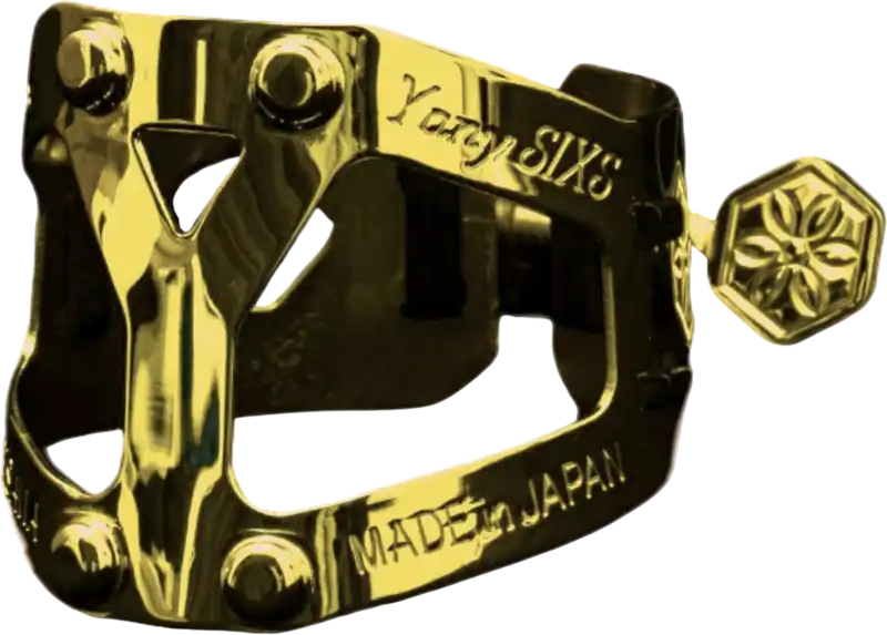 ABRAZADERA CON CUBREBOQUILLA PARA SAXOFÓN ALTO YANAGISAWA YNASIXS