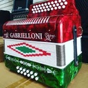 ACORDEON GABRIELLONI DE 31 BOTONES Y 12 BAJOS CON ESTUCHE Y CORREAS HC3112I